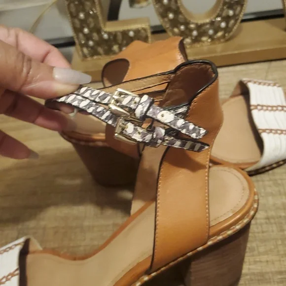 COACH Pexton White Tan Brown Block Heel Ankle Strap Sandals Women's Sz 8, Boho - Picture 11 of 12